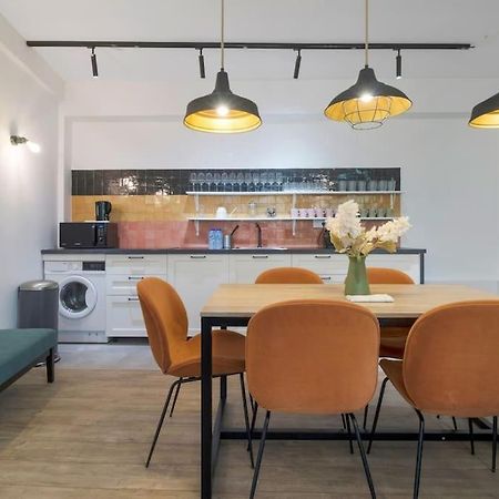 Brand New Flat For 8 People, 3 Bedrooms Париж Екстериор снимка