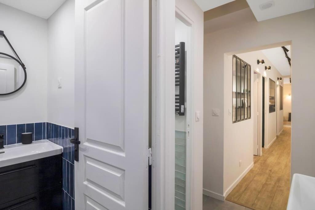 Brand New Flat For 8 People, 3 Bedrooms Париж Екстериор снимка